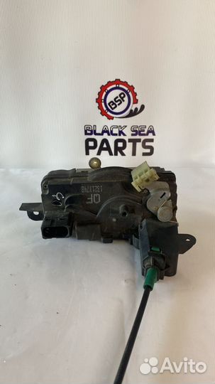 Передний левый замок Opel Zafira B