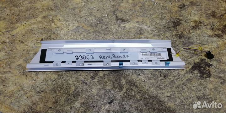 Накладка внутренняя на порог передняя левая