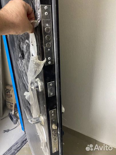 Дверь входная металлическая от застройщика