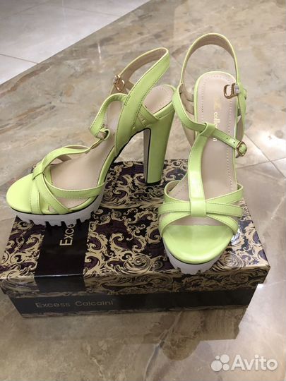 Босоножки новые, Лакированная кожа.Италия