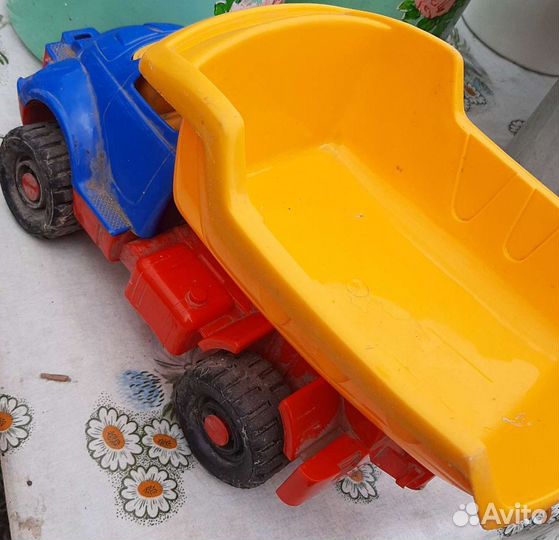 Бидон,кастрюля,машинка игрушка