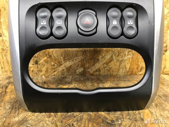 Накладка на торпедо Nissan Almera G15 седан 1.6