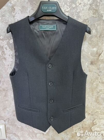 Жилетка для мальчика школьная