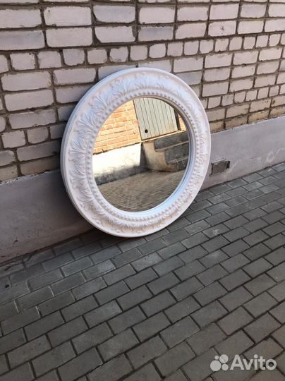 Зеркало в гипсовой раме
