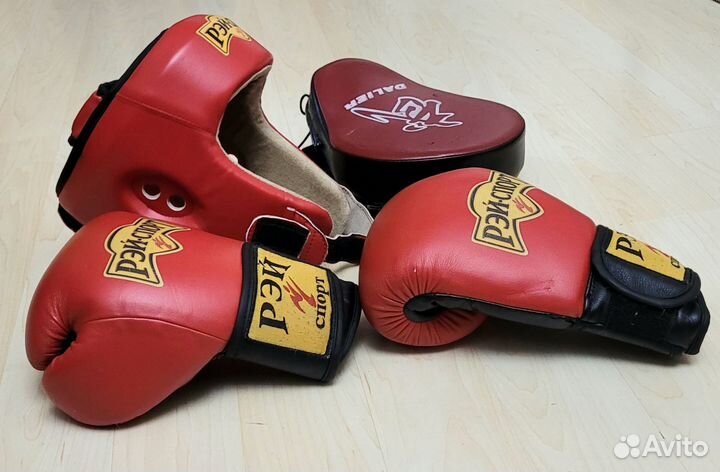Шлем боксерский Рэй-спорт и перчатки