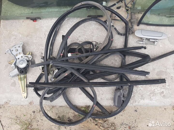 Продам обшивку дверей Toyota Platz левая сторона