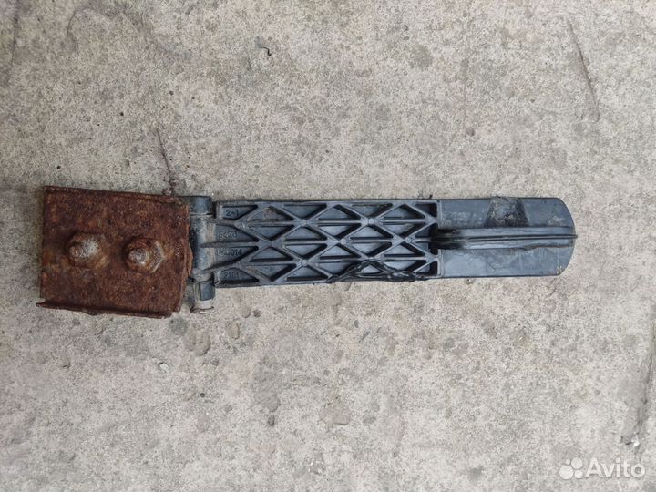 Педаль напольная газа на ваз 2103