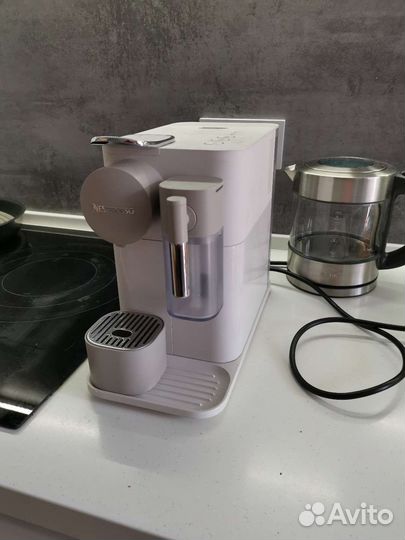Кофемашина Delonghi Nespresso Lattissima One