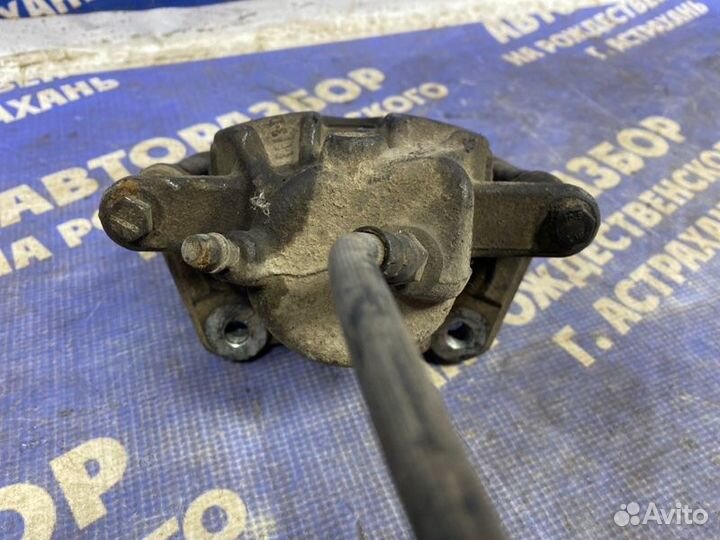 Передний левый суппорт Renault Duster кроссовер