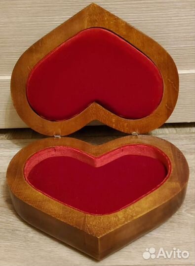 Девянная шкатулка в виде сердца