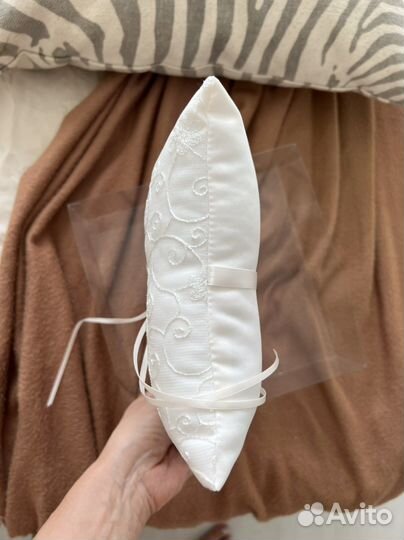 Подушечка для колец новая в коробке свадебная