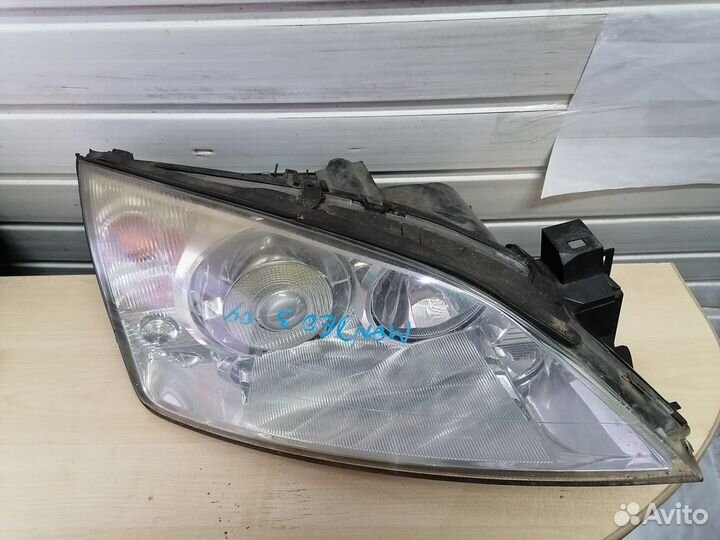 Фара Ксенон передняя правая Ford Mondeo 3