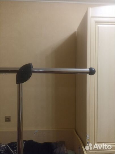 Стойка для одежды на колесиках