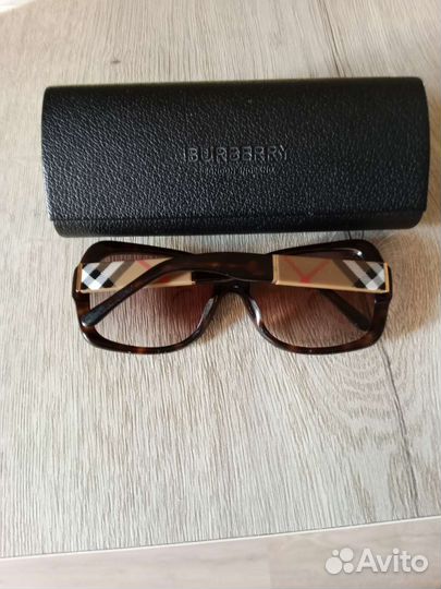 Солнцезащитные очки женские брендовые