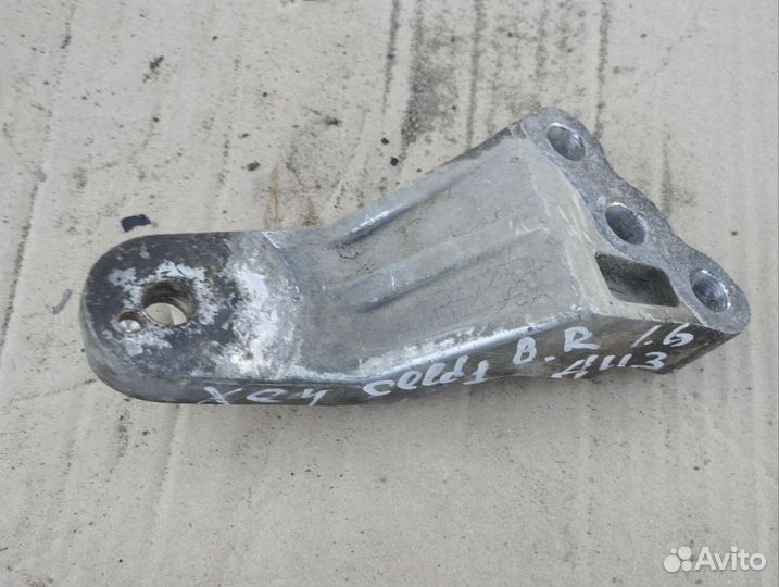 Кронштейн правой подушки двигателя Kia Ceed 1