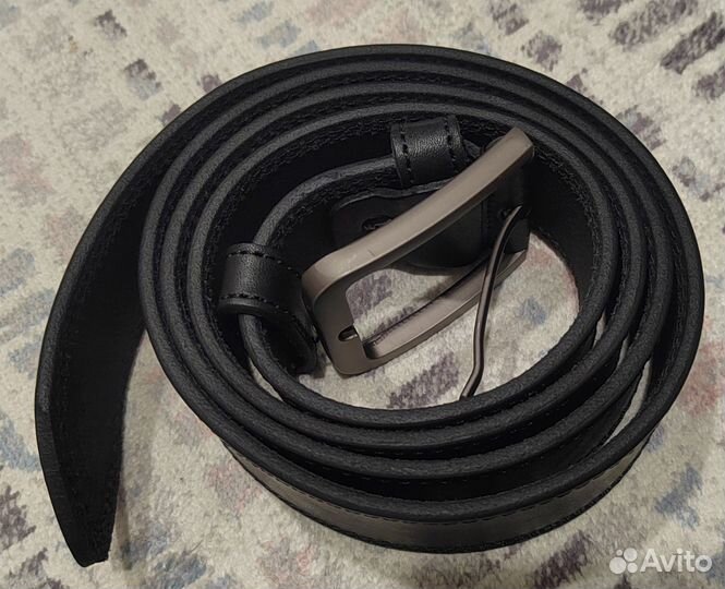 Мужской кожаный ремень черный