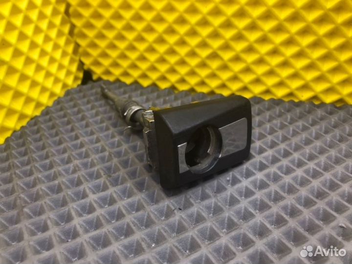 Личинка замка двери передняя левая Mercedes-Benz