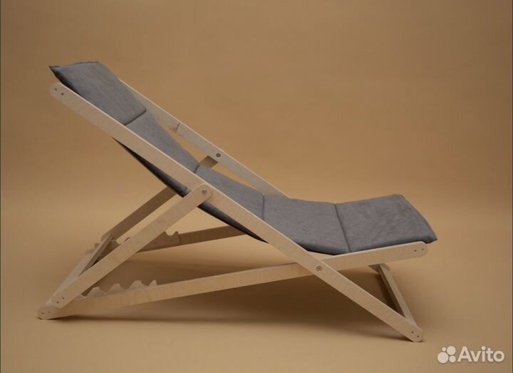 Шезлонг складной с текстильной подушкой