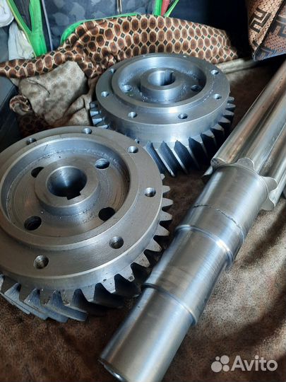 Токарь фрезеровщик изготовления шестерёнок звезд