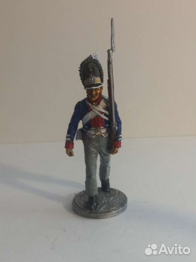 Настольная фигурка