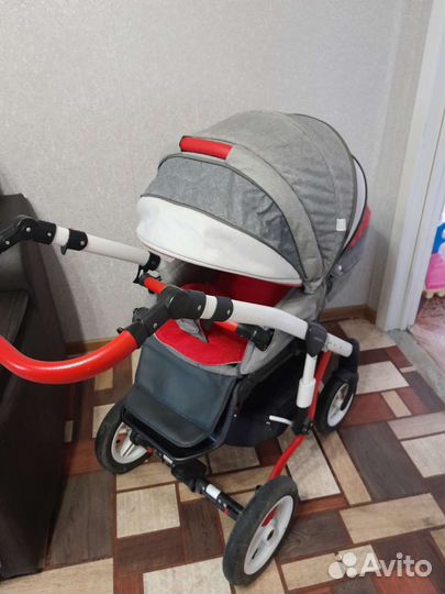 Прогулочная коляска