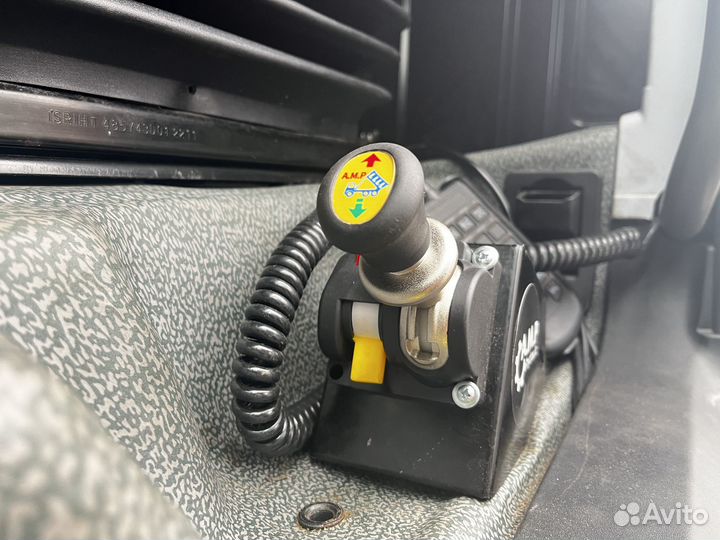 Джойстик подъема кузова