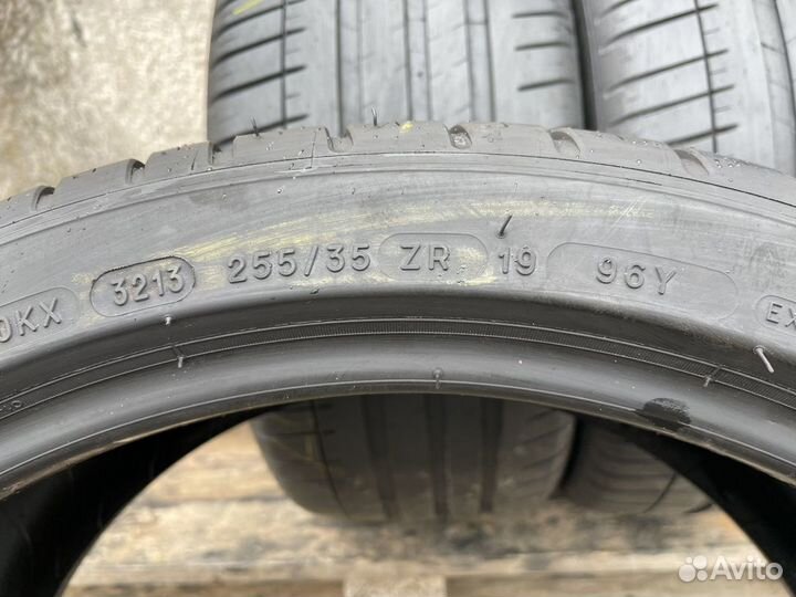 Michelin Pilot Sport 3 255/35 R19