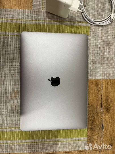 Macbook pro 13 2018 touch bar 512 i5