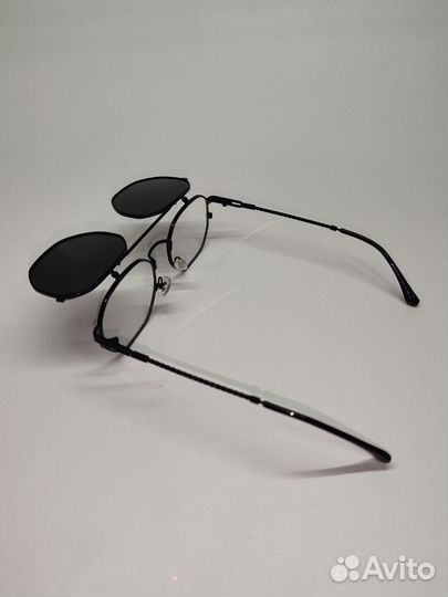 Очки солнцезащитные