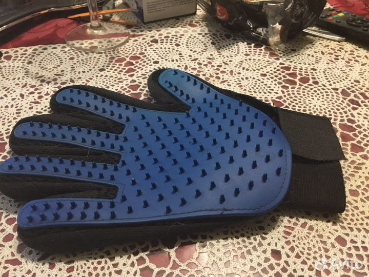 Перчатка для вычесывания шерсти