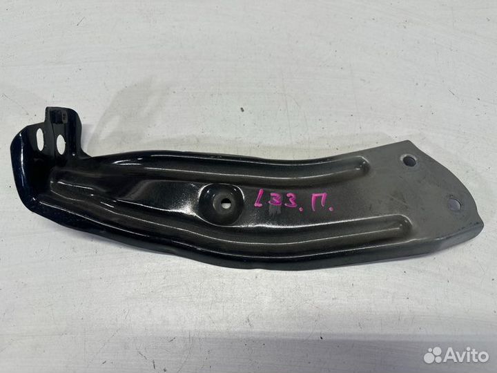 Кронштейн крыла правый Nissan Teana L33