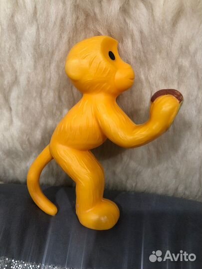 Пластмассовая игрушка времен СССР