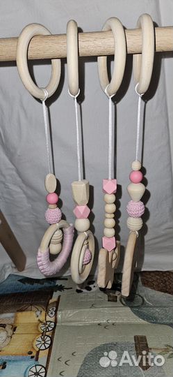 Стойка тренажер монтессори с игрушками