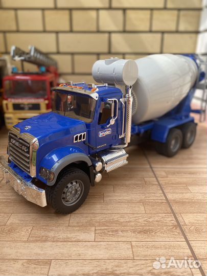 Бетономешалка Bruder Mack