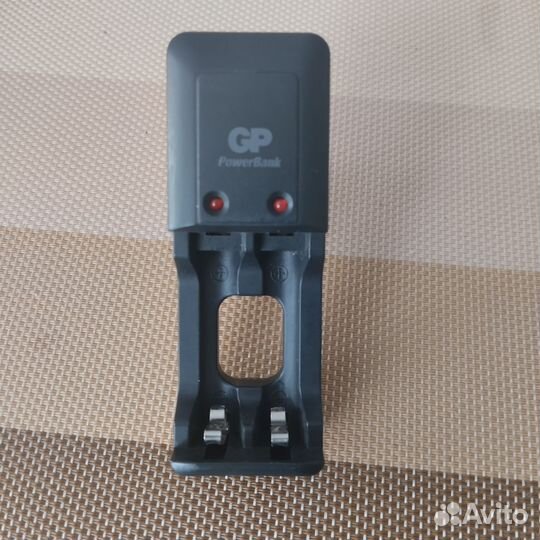 Зарядное устройство GP Powerbank S330