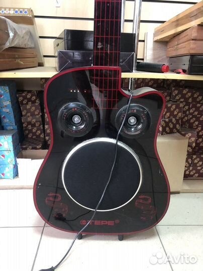 Колонка в виде гитары с возможностью караоке