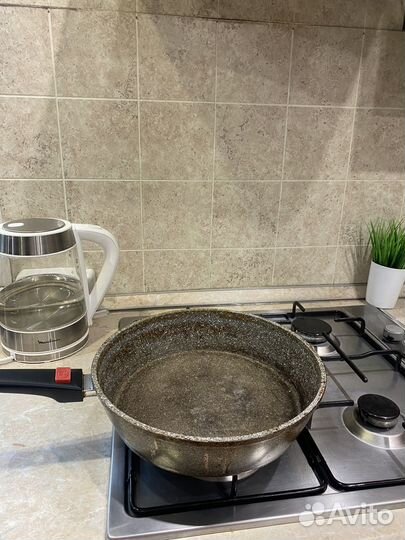 Сковорода больша 28см