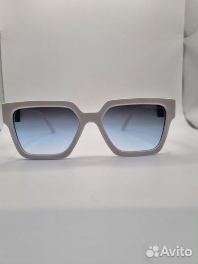 Солнцезащитные очки Louis Vuitton