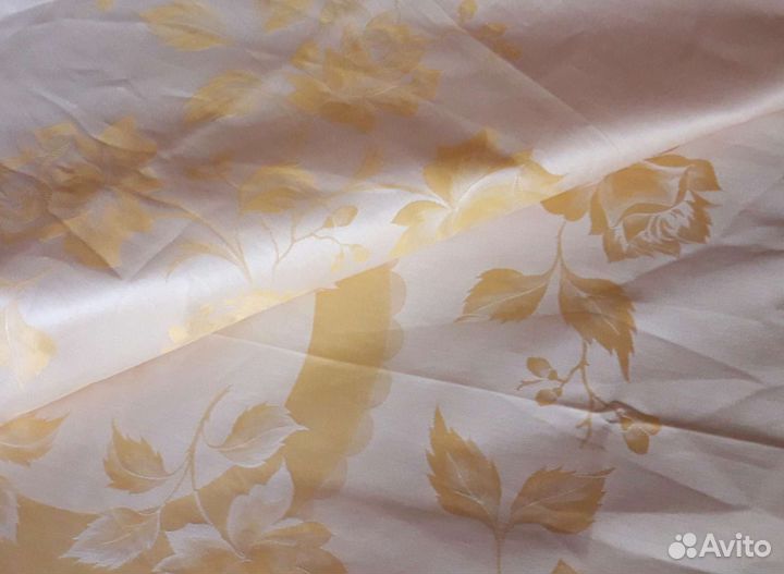 Скатерть винтажная жаккардовая. Европа