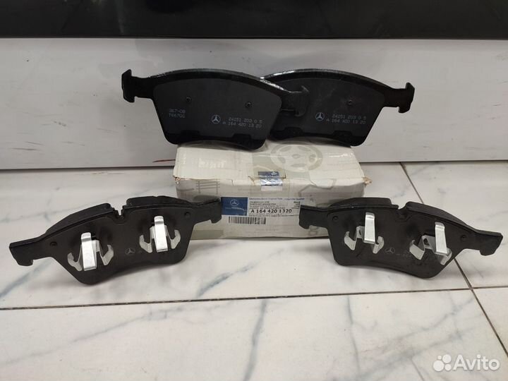 Передние тормозные колодки Mercedes W164 ML