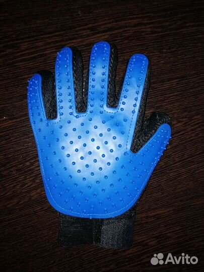 Перчатка для вычесывания шерсти