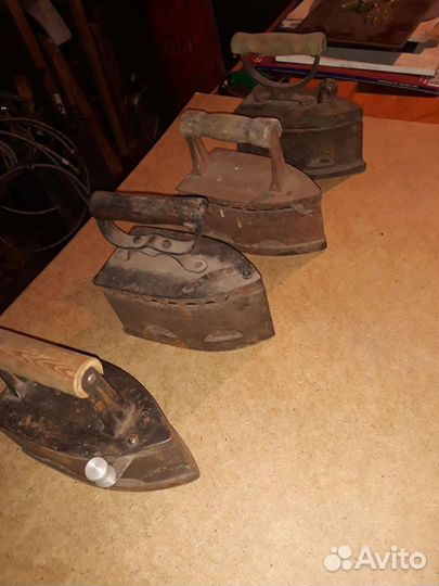 Угольный утюг