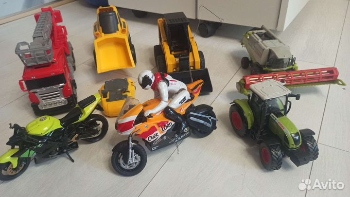 Игрушки claas и Мини-погрузчик Bruder Cat