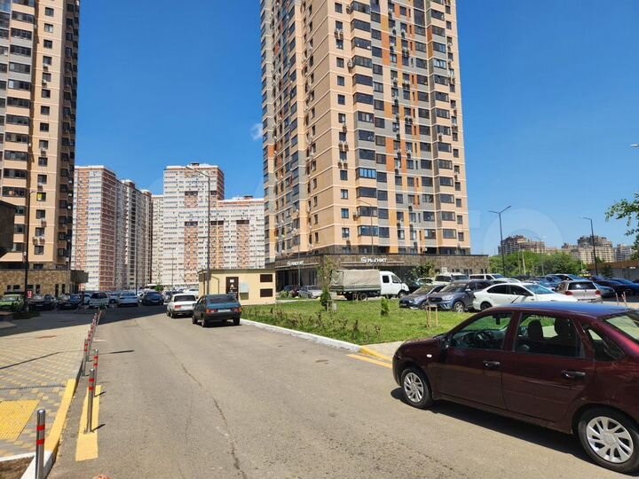 Торговое помещение с арендатором, 82 м²