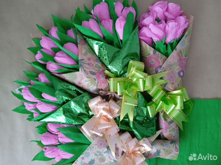 Букеты тюльпанов и роз из креп бумаги с конфетами