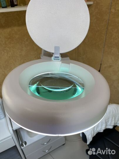 Лампа лупа в идеальном состоянии. новая