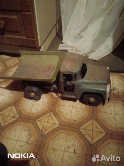 Игрушечная машина времён СССР