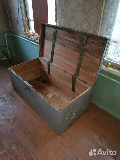 Сундук кованый старинный с музыкальным замком