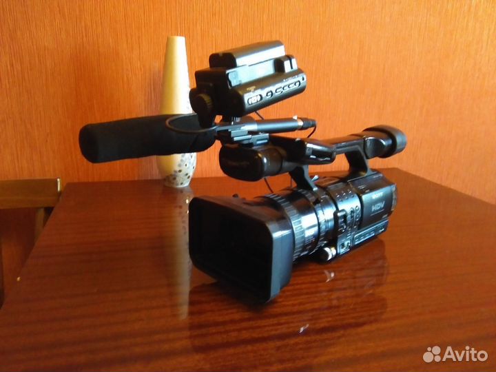 Видеокамера профессиональная Sony HVR-Z1E