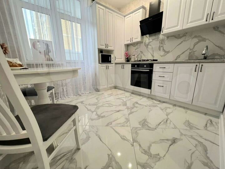 1-к. квартира, 37 м², 13/18 эт.